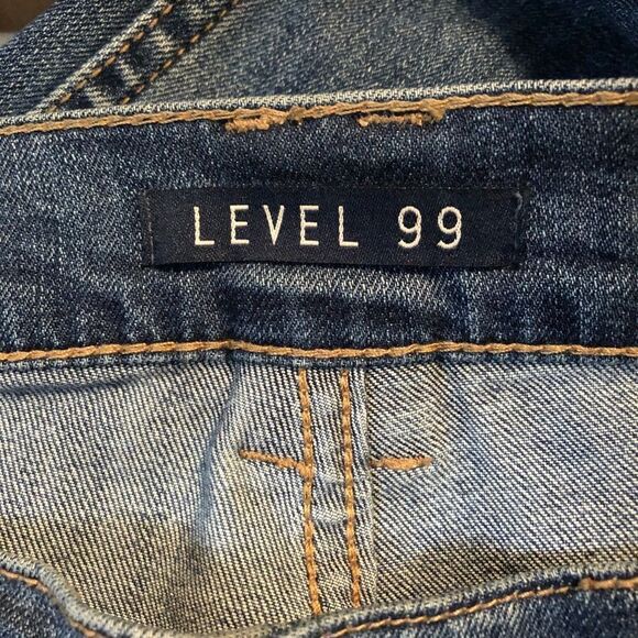 Level 99 straight leg distressed jeans. Size 26 - Picture 4 of 12